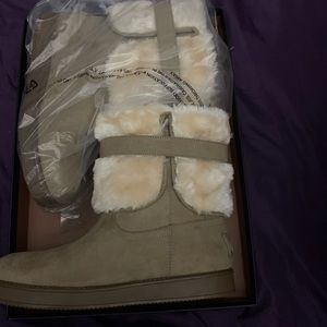 GUESS size 5.5 booties